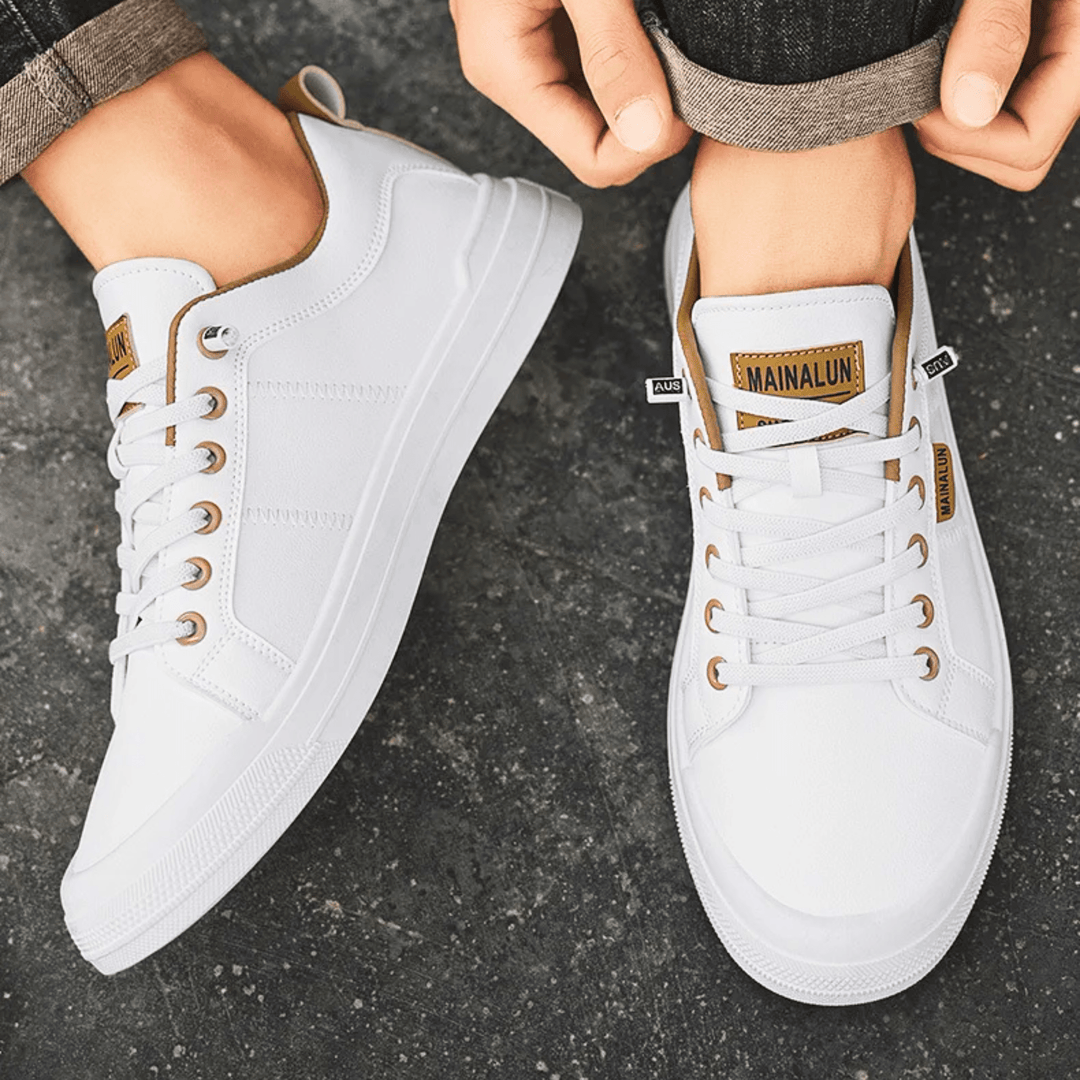 Stylish Men's Kester low-top sneakers, showcasing premium material and classic casual design.