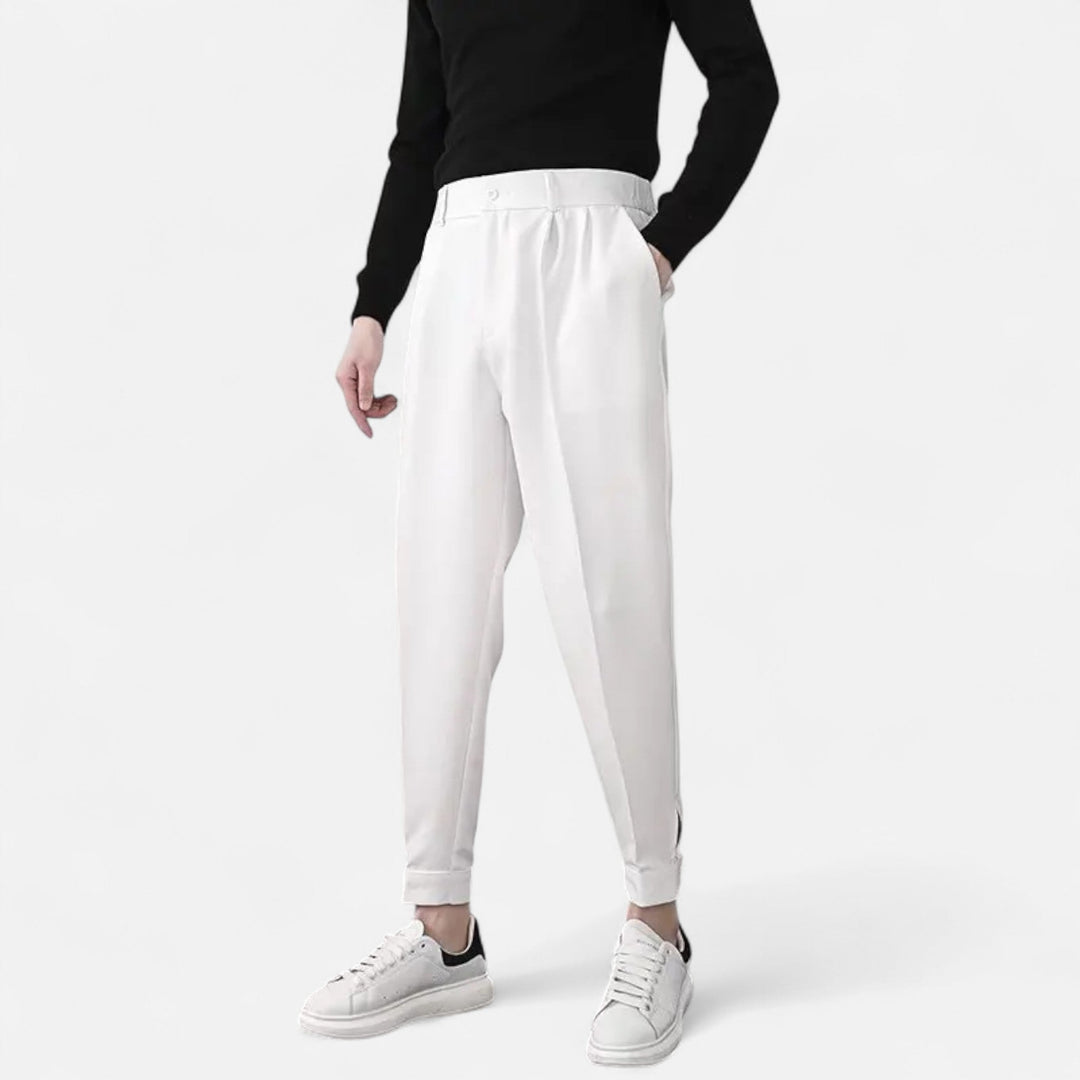 Classic men's tailored trousers in a versatile tapered fit