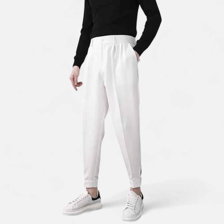 Classic men's tailored trousers in a versatile tapered fit