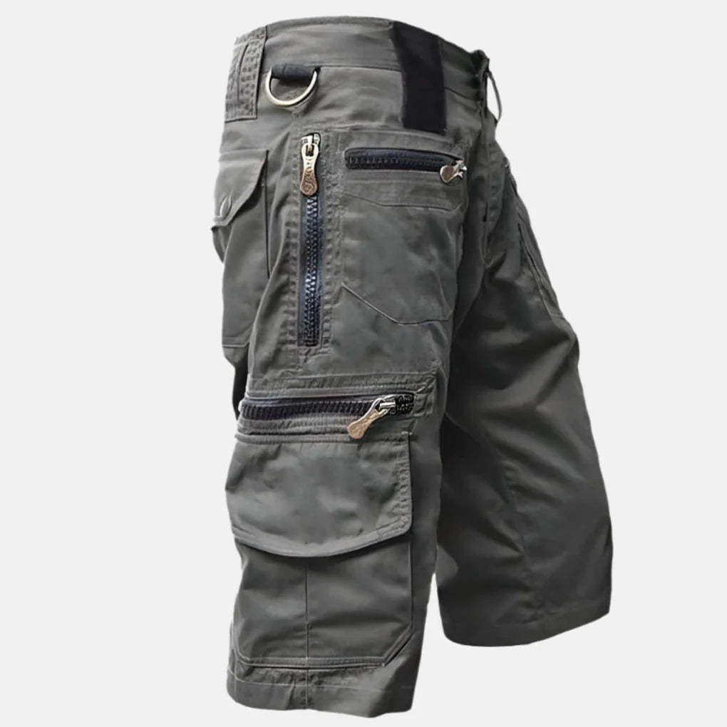 Casual men's knee-length utility cargo shorts, versatile for summer, travel, and everyday relaxed comfort.
