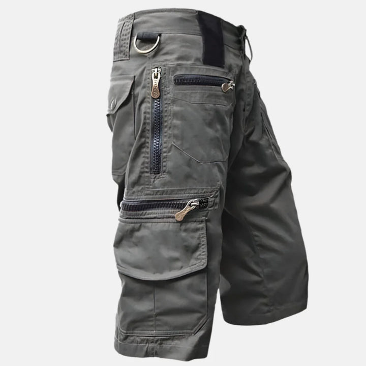 Casual men's knee-length utility cargo shorts, versatile for summer, travel, and everyday relaxed comfort.