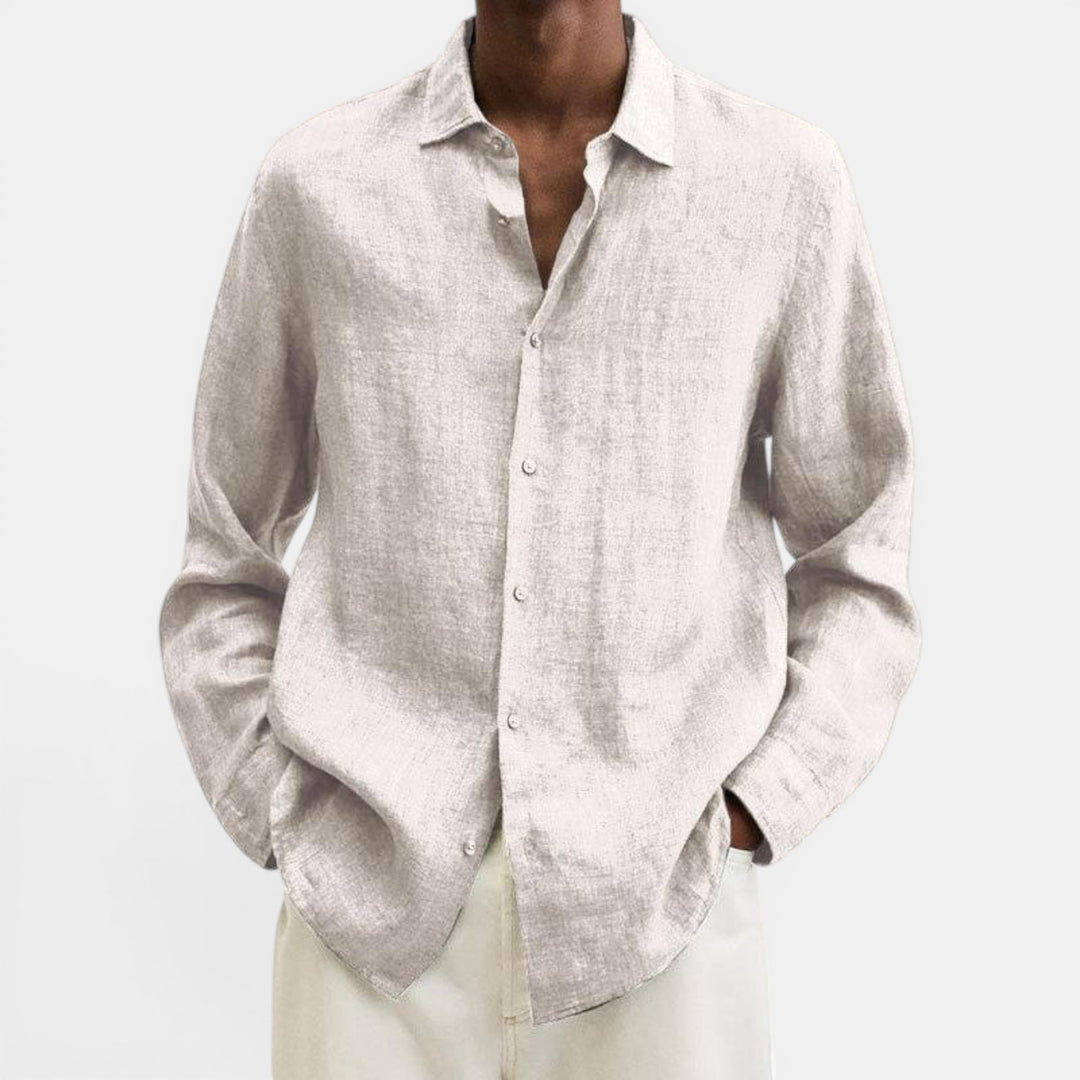 Lightweight men's summer shirt with breathable fabric. A versatile button-up for everyday wear.