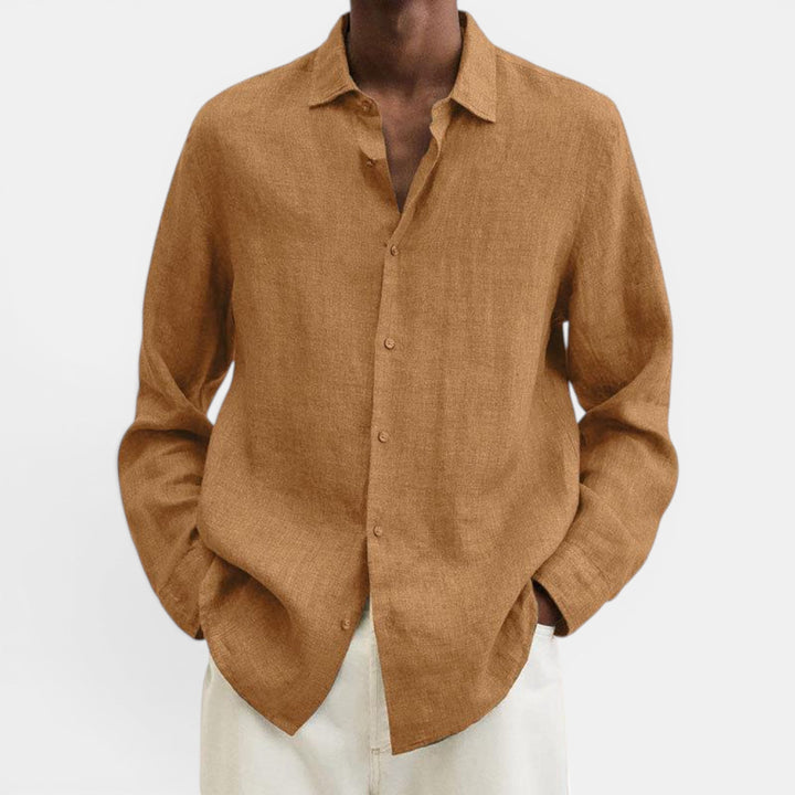 Collared men's breathable shirt, lightweight for summer comfort. Ideal for versatile fashion.