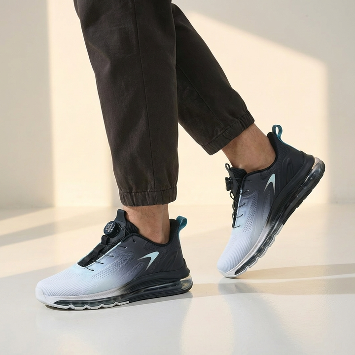 Detail of the air cushion sole on men's breathable sneakers, providing superior comfort