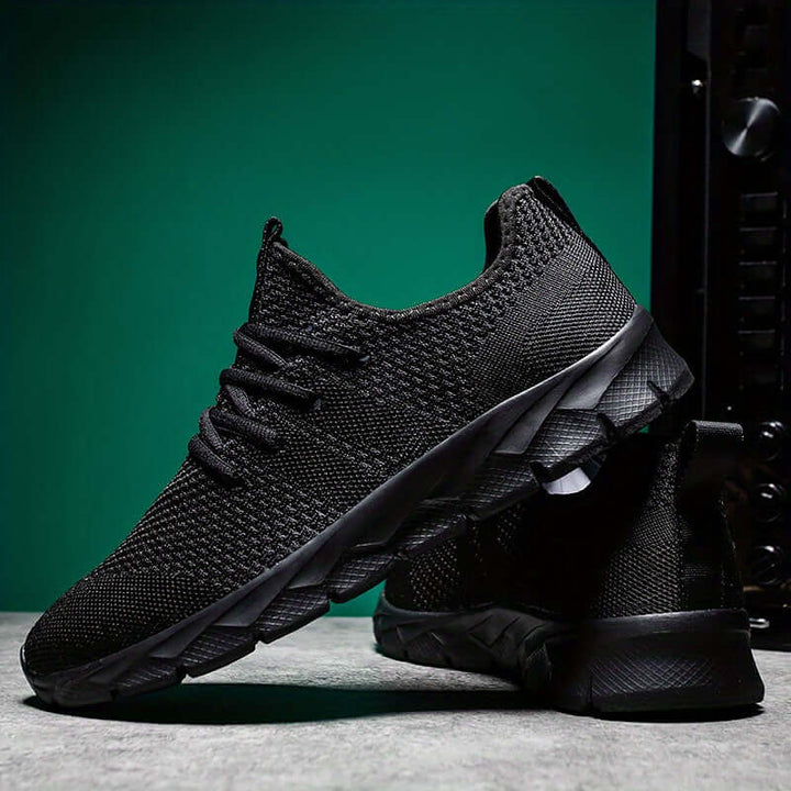 Men's active wear lightweight knitted running shoes, comfortable performance sneakers for daily training.