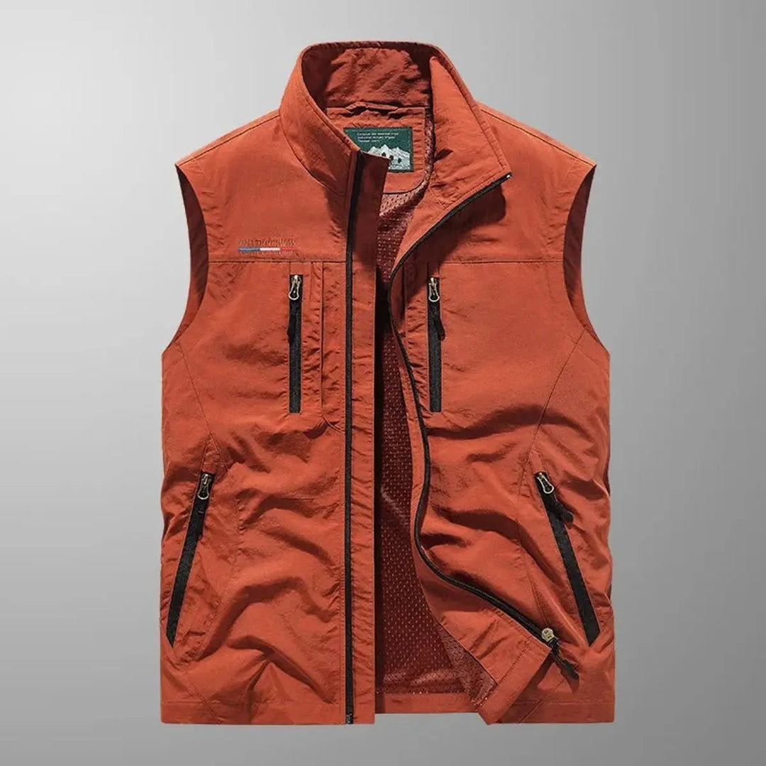 Men's lightweight multi-pocket gilet vest for outdoors, perfect for hiking, travel, and various outdoor activities.