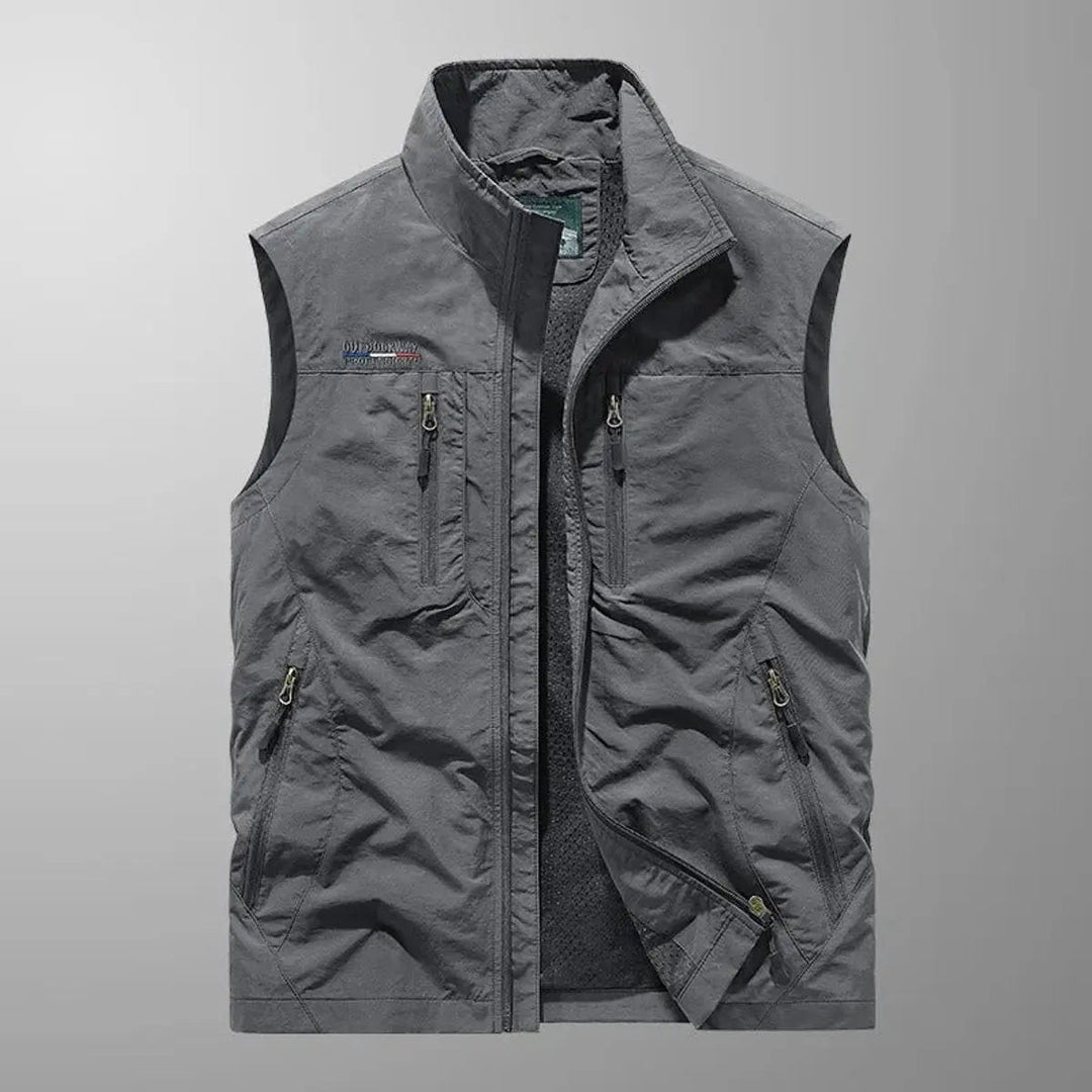 Stylish men's sleeveless zip-up gilet, lightweight and multi-pocket, great for casual wear, travel, or layering.