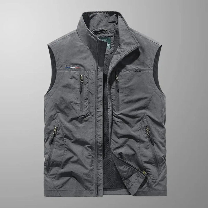Stylish men's sleeveless zip-up gilet, lightweight and multi-pocket, great for casual wear, travel, or layering.