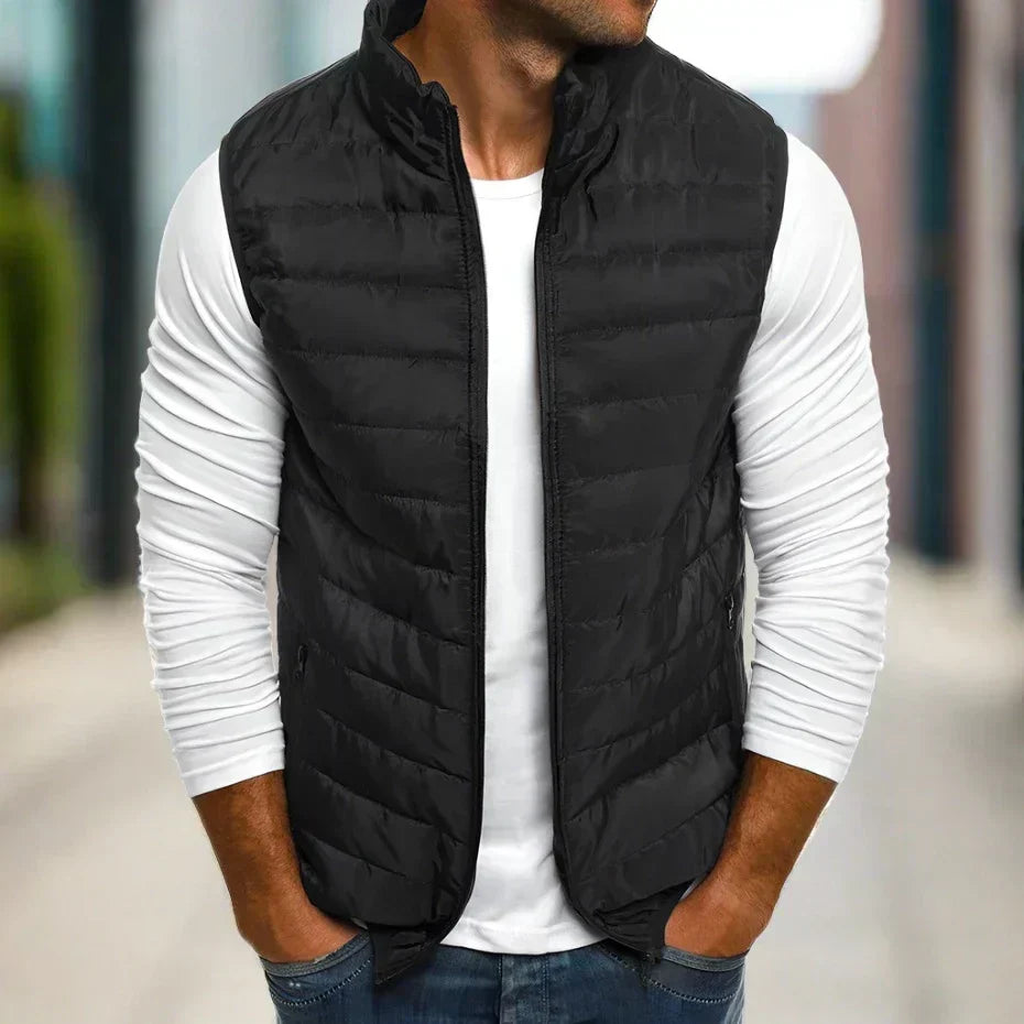 Warm men's padded gilet, lightweight insulated sleeveless vest for casual and outdoor adventures.