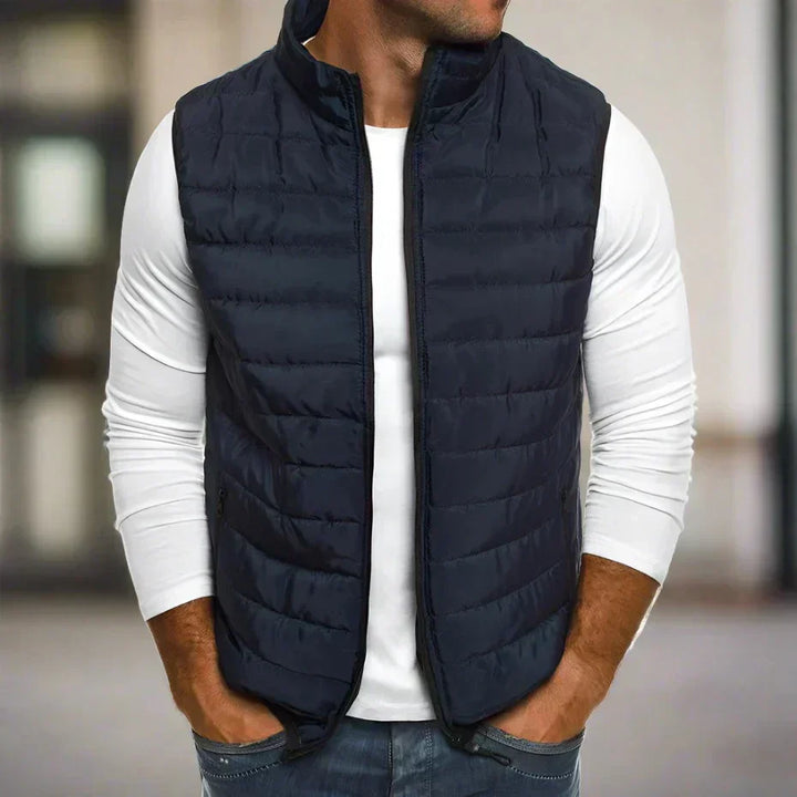 Versatile men's lightweight padded gilet, ideal casual vest for outdoor adventures & core warmth.