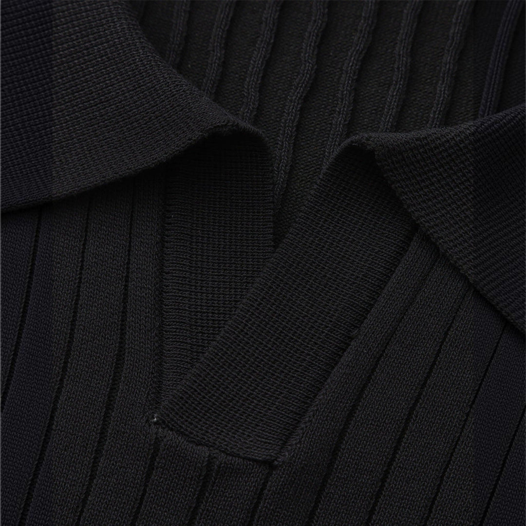 Classic lightweight men's polo, great for comfortable & stylish summer fashion.