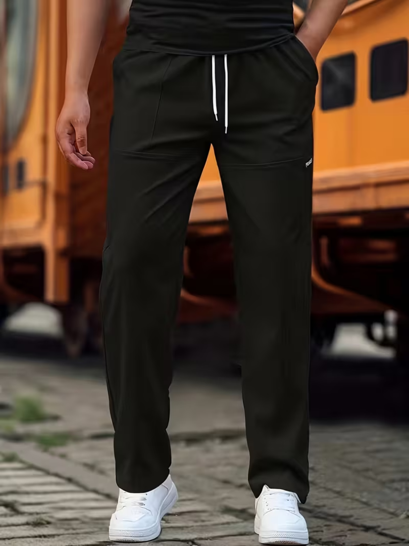 Seasonless men's relaxed fit straight-leg trousers, combining comfort with modern casual style.