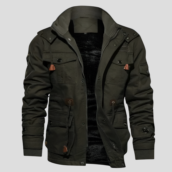 Stylish green men's lightweight jacket, perfect for summer, featuring water-repellent and versatile outdoor design.