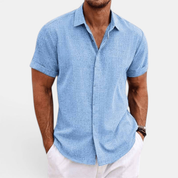 Versatile men's lightweight summer shirt, short sleeve, classic button-up for effortless casual style.