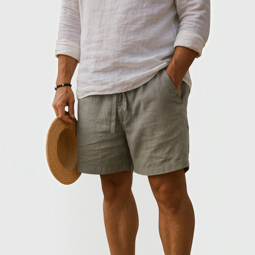 Fashionable men's shorts, perfect for a casual summer look, lightweight and versatile.