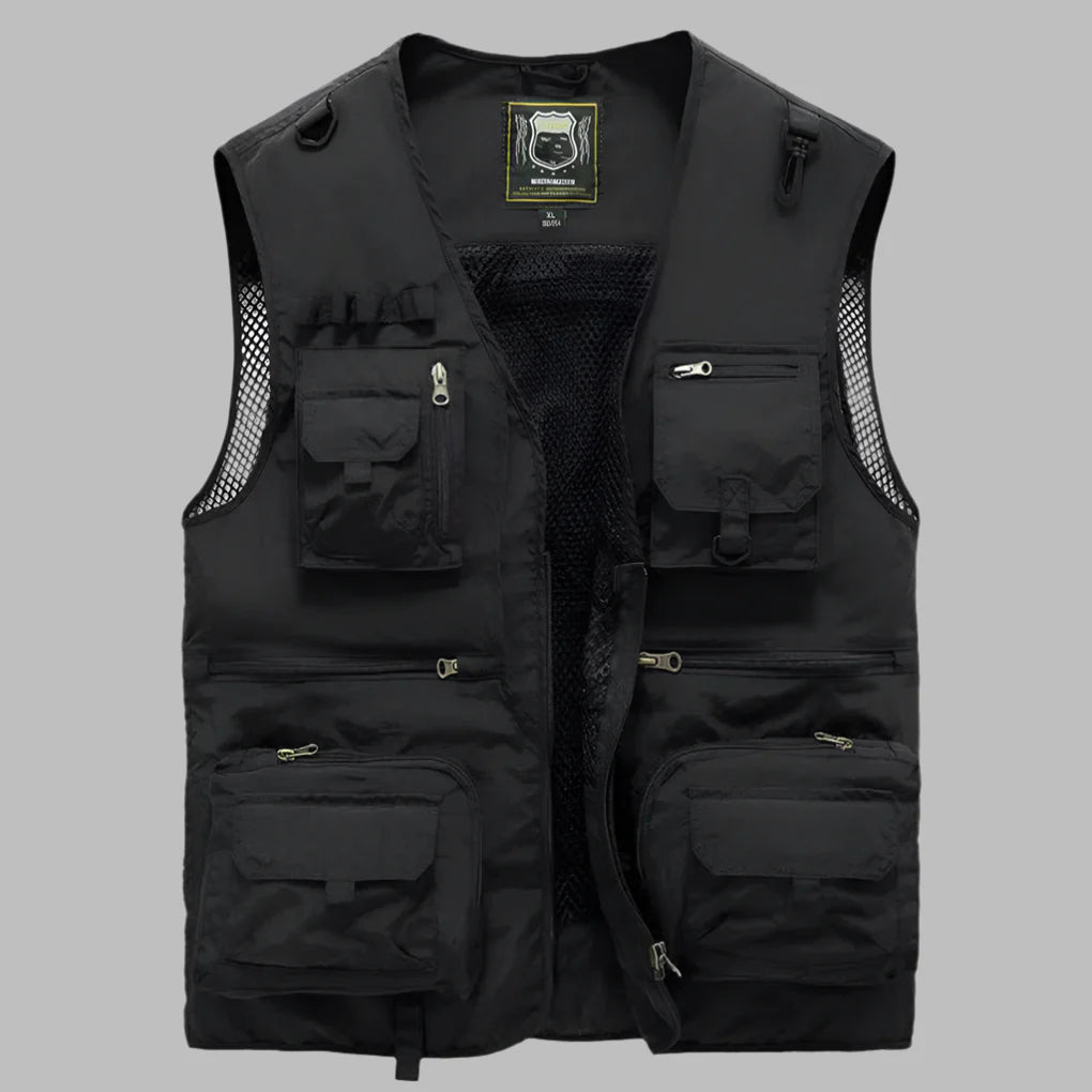 Functional multi-pocket vest for men, ideal for summer travel and outdoor activities.