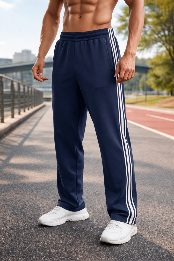 Men's lightweight training trousers with drawstring, perfect for athletic or casual wear.