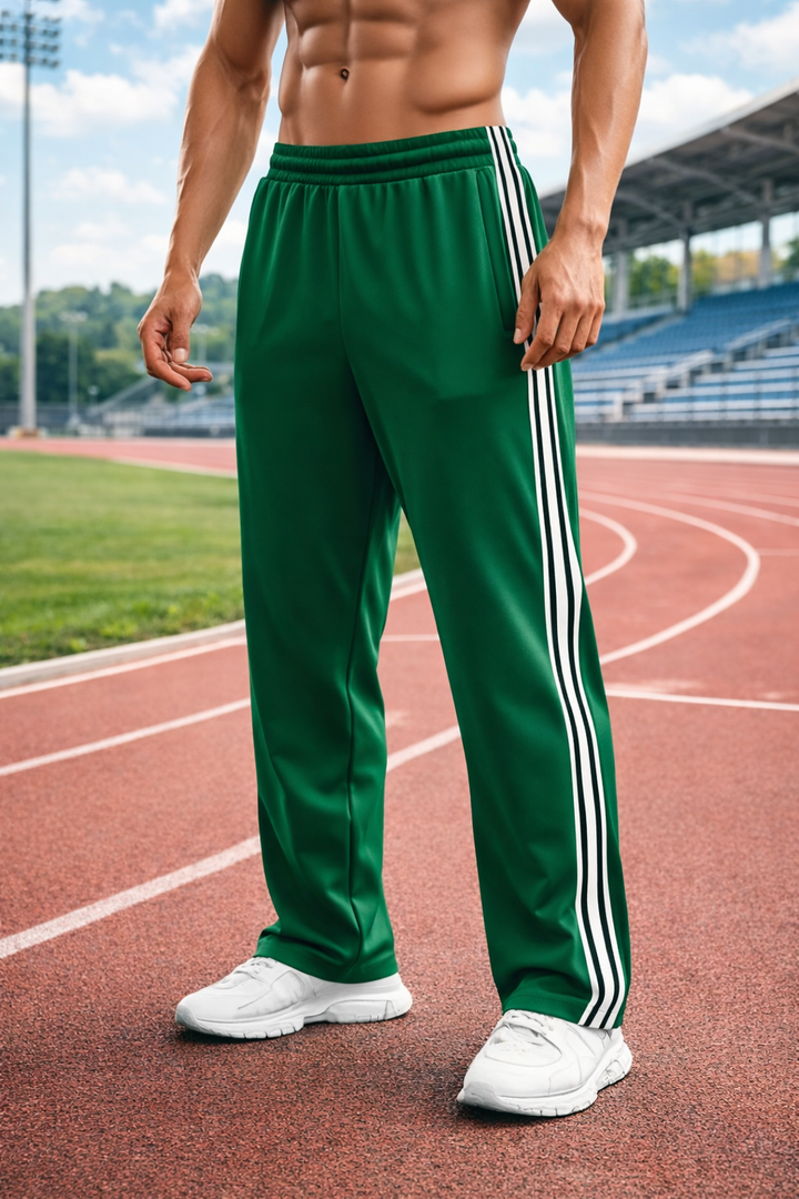 Lightweight men's training trousers, featuring a comfortable fit and breathable fabric.