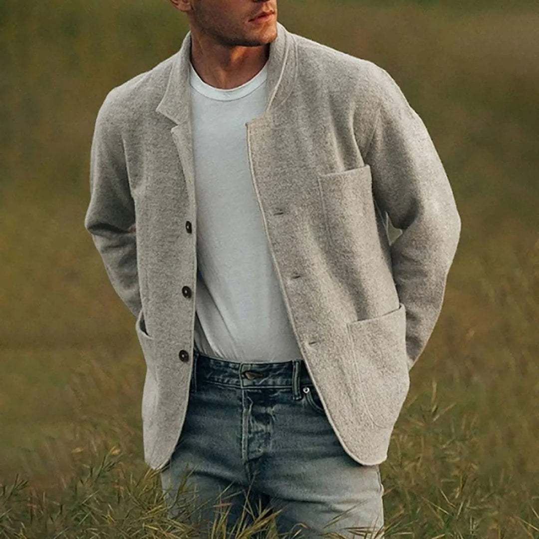 Men's lightweight versatile blazer with practical pockets. Ideal for smart casual & business casual style.