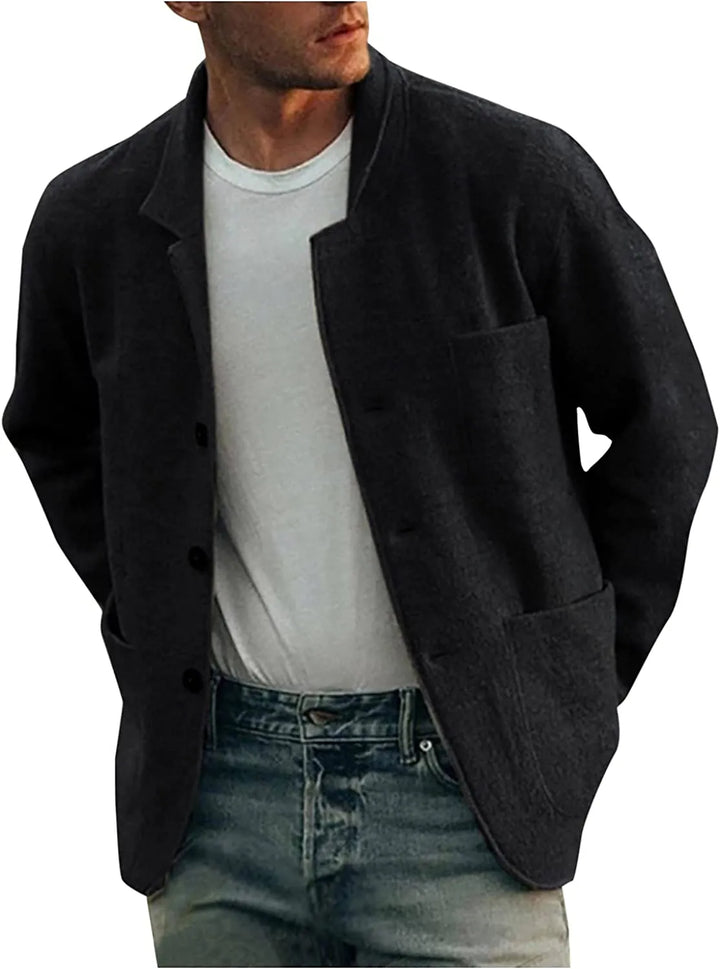 Versatile men's lightweight blazer, designed with pockets for practicality in both casual and business settings.