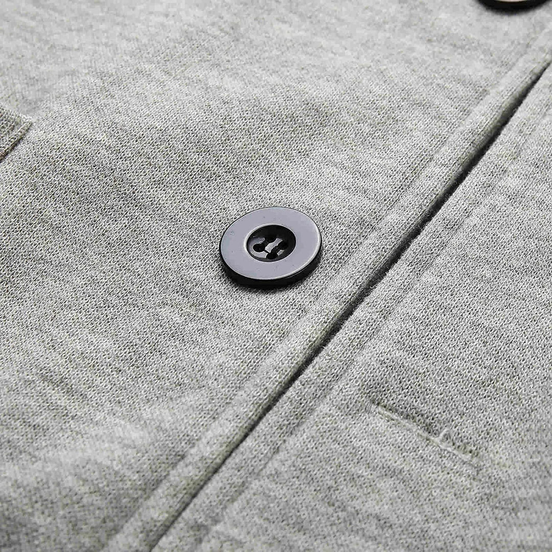 Essential men's lightweight blazer, offering versatile style and convenient pockets for everyday fashion.