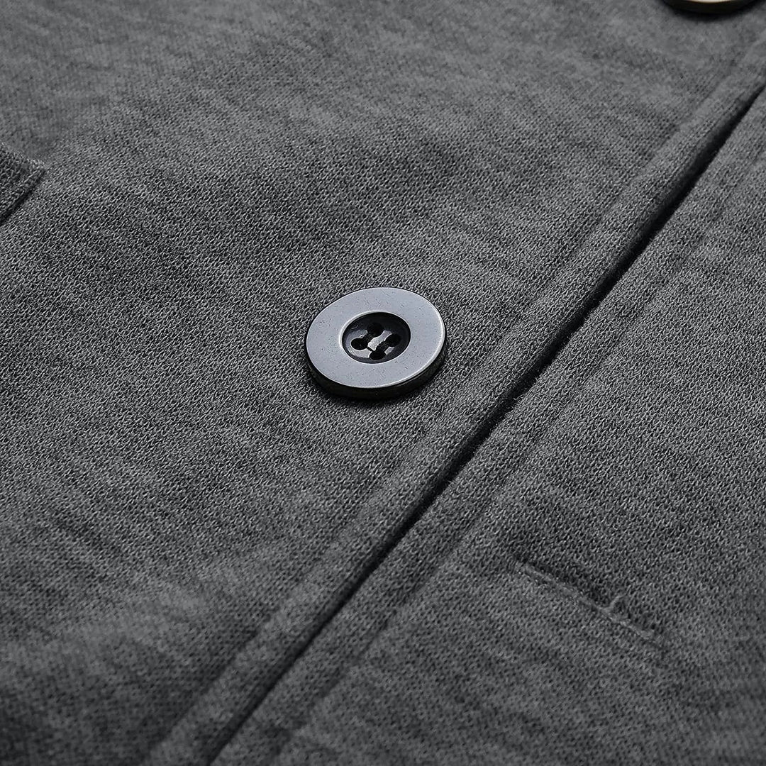 Men's fashion blazer: lightweight, versatile, and complete with functional pockets for a modern look.