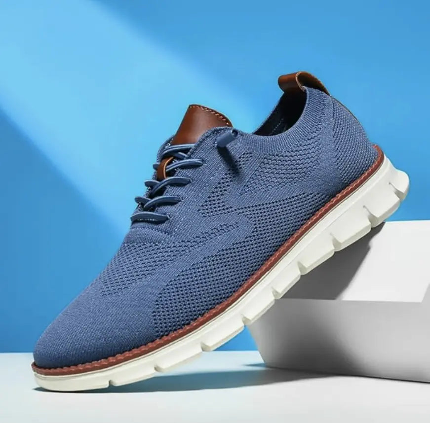 Low-top men's athletic walking shoes, lightweight & cushioned for optimal comfort & support.