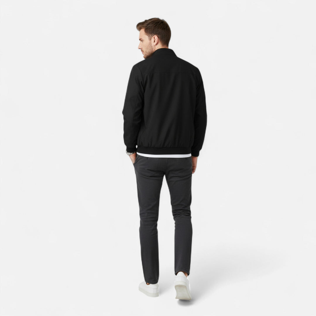 Stylish men's lightweight zip-up jacket in versatile design, perfect for comfortable everyday casual spring/autumn fashion.