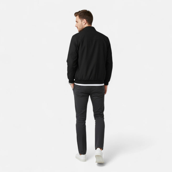 Stylish men's lightweight zip-up jacket in versatile design, perfect for comfortable everyday casual spring/autumn fashion.
