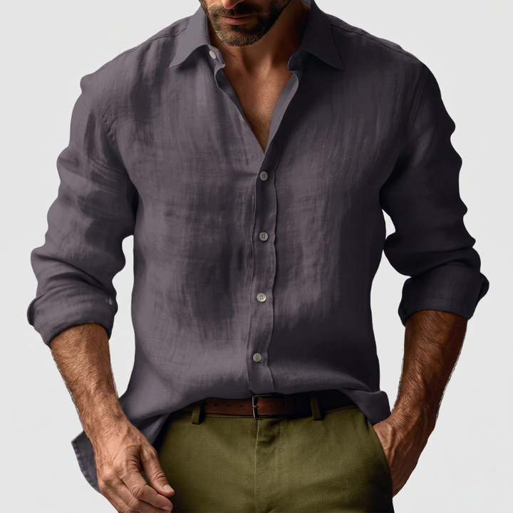 Versatile men's long sleeve button-down shirt, perfect for smart casual looks and everyday comfort. Regular fit.