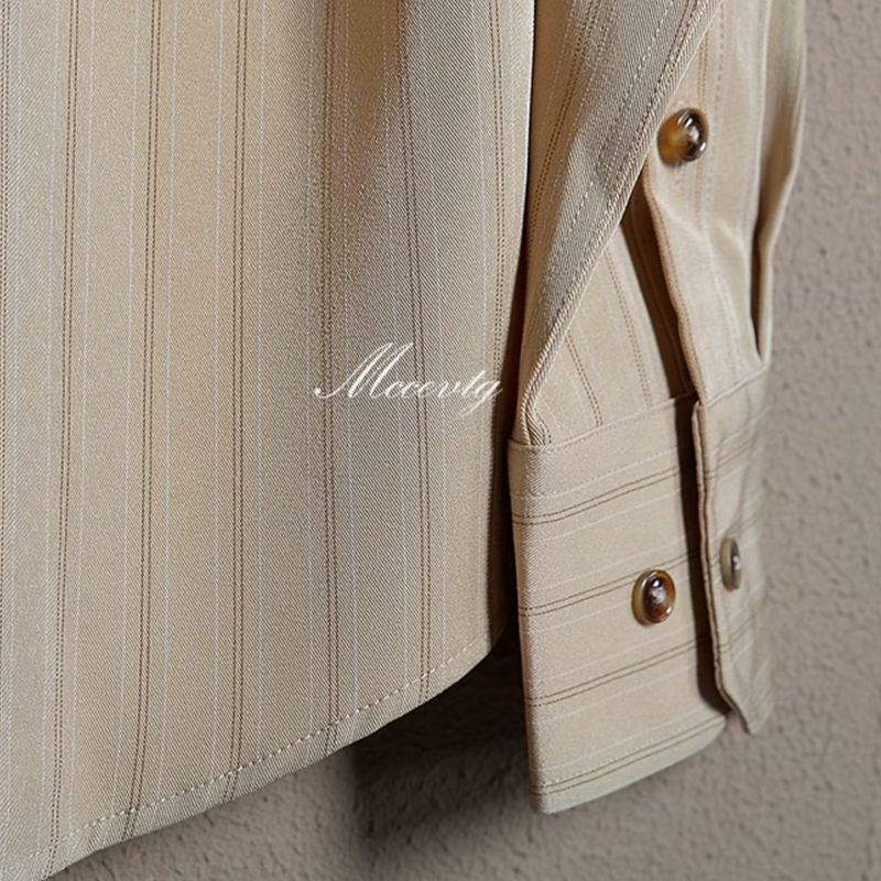 Comfortable men's striped long-sleeve button-up dress shirt, classic menswear with point collar.