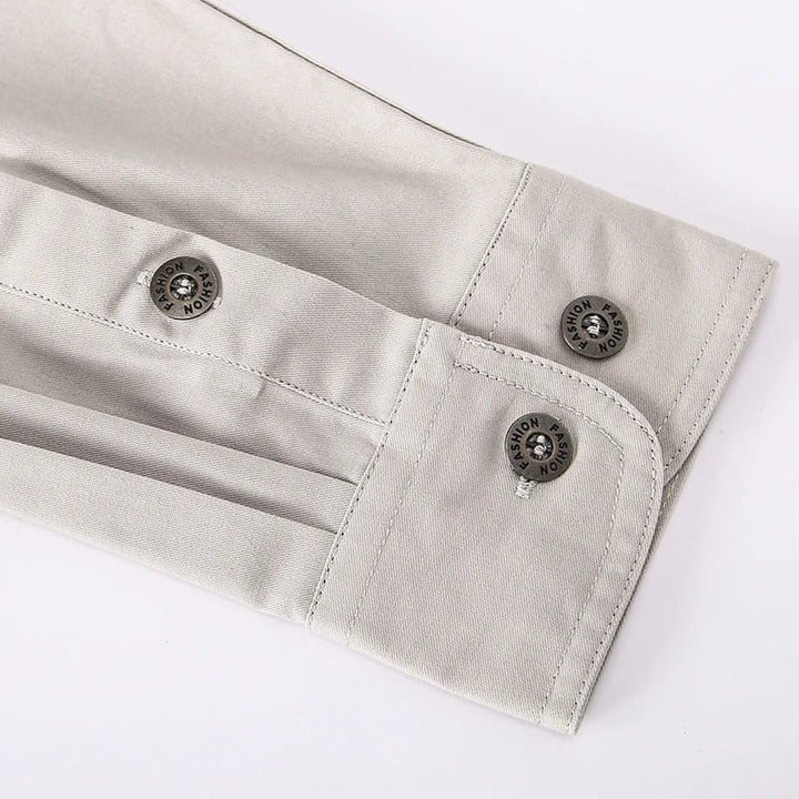 Casual men's utility shirt, long-sleeved design, ideal for active outdoor living & everyday tasks.