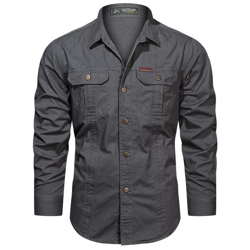 Workwear-inspired men's utility shirt, comfort fit, multiple pockets for practical daily use.