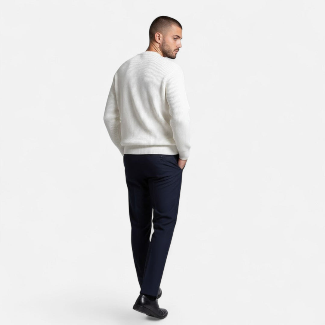 Men's warm oversized sweater, a stylish loose fit Korean style pullover perfect for winter comfort.