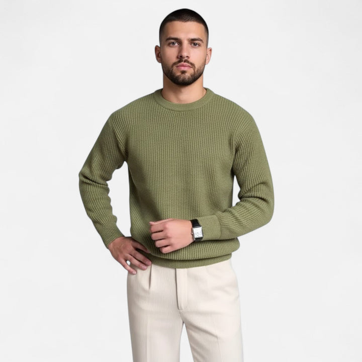 Warm men's oversized pullover sweater. Cozy loose fit ideal for comfortable casual winter wear.