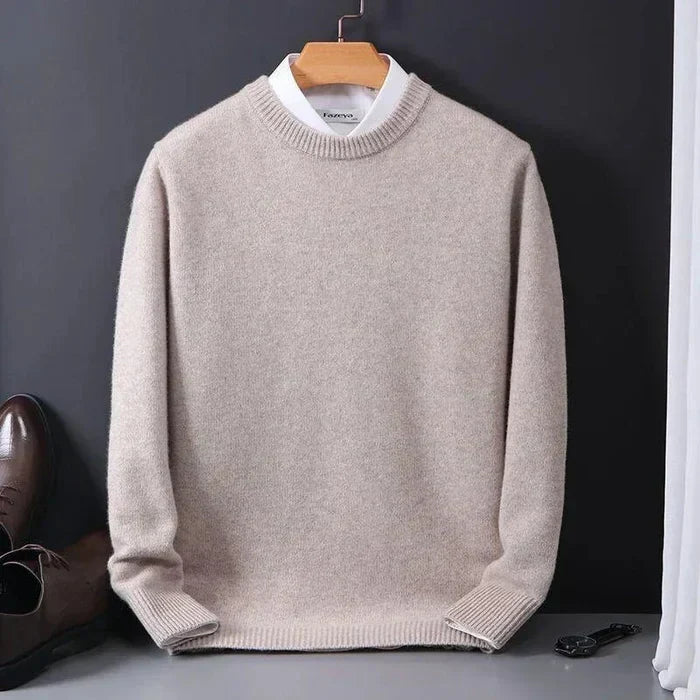 Modern men's oversized loose sweater with luxurious comfort, great for casual fall outfits.