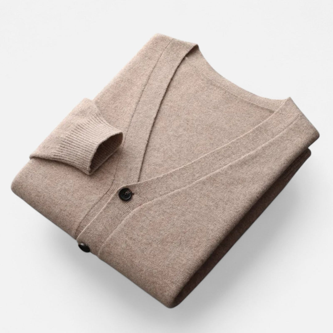 Smart casual men's loose V-neck cardigan, versatile knitwear for sophisticated autumn layering.