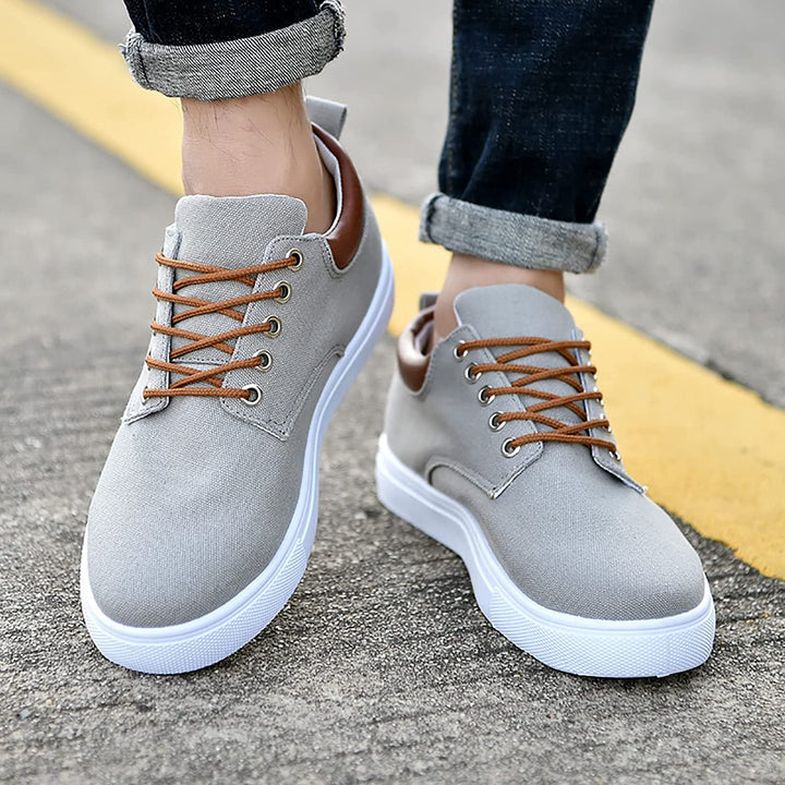 Men's low-top everyday comfort sneakers, featuring a sleek design and lace-up closure for casual style.