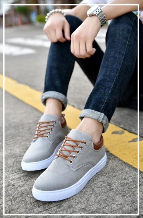 Men's round toe lace-up sneakers, providing ample room and everyday comfort in a low-top casual design.