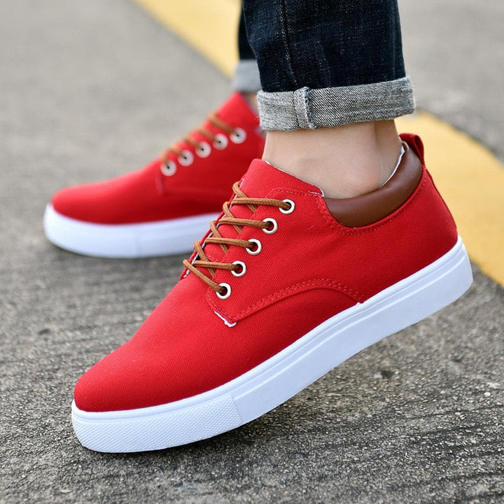 Men's everyday comfort sneakers, lace-up low-top with cushioned platform sole for all-day wear.