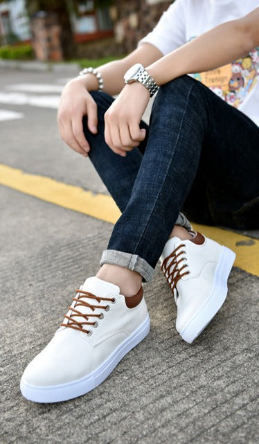 Texture detail of men's casual lace-up sneakers, showcasing the material quality for lasting comfort.