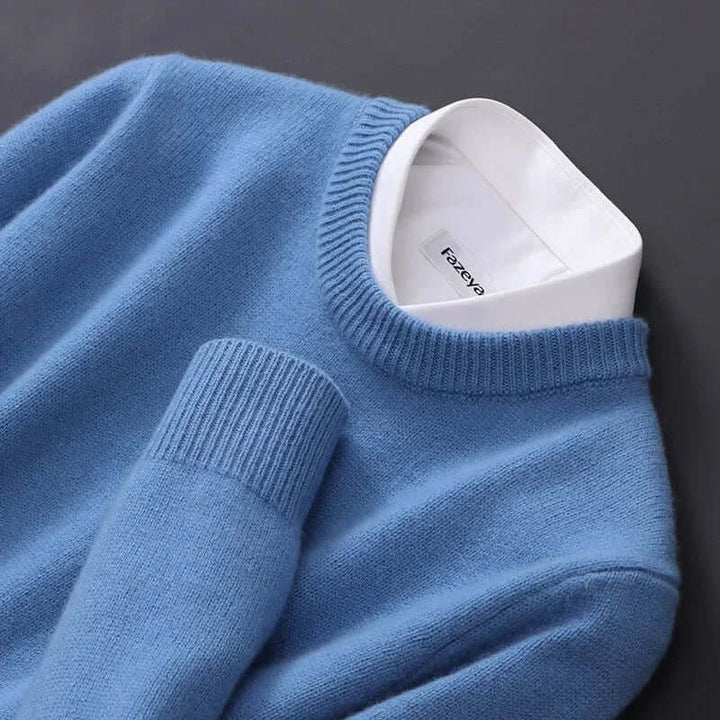 Men's comfortable and luxurious soft jumper. Elegant long sleeve pullover, ideal for everyday wear.