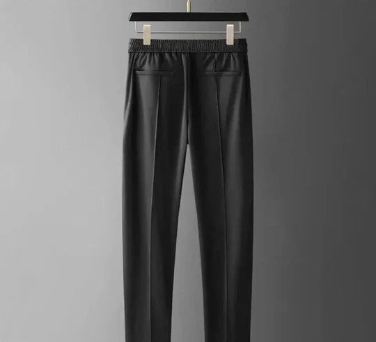 Men's elegant two-piece set in cotton linen, perfect for all seasons. Luxurious, transitional fashion.