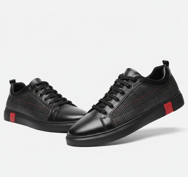 Everyday men's minimalist black sneakers, round toe. Comfortable low-top casual shoes for versatile men's style.