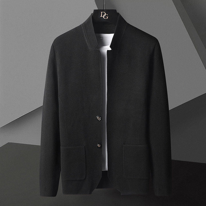 Comfortable men's long-sleeve cardigan. Minimal textured design, ideal for everyday wear.