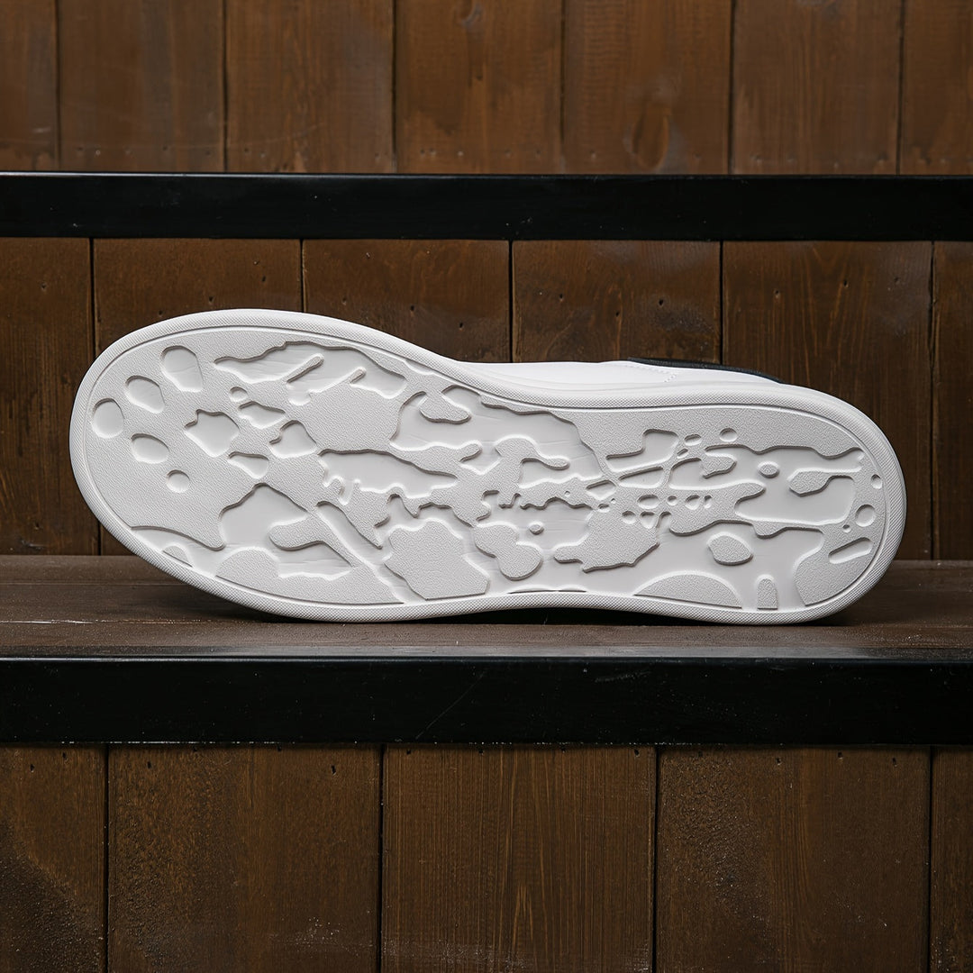 Men's minimalist white sneakers for everyday style, comfort, and versatile fashion.