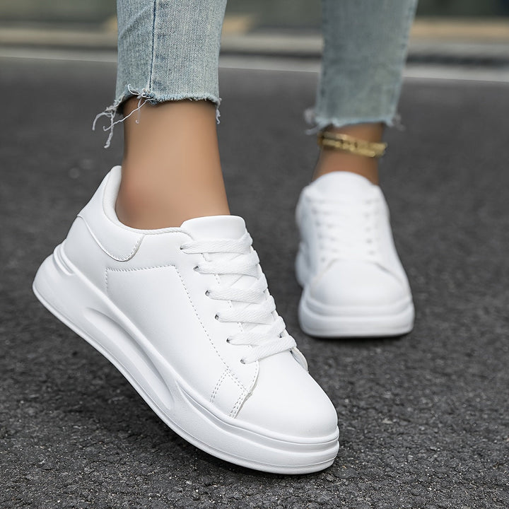 Elegant men's white sneakers, featuring a minimalist aesthetic and comfortable design for daily wear.