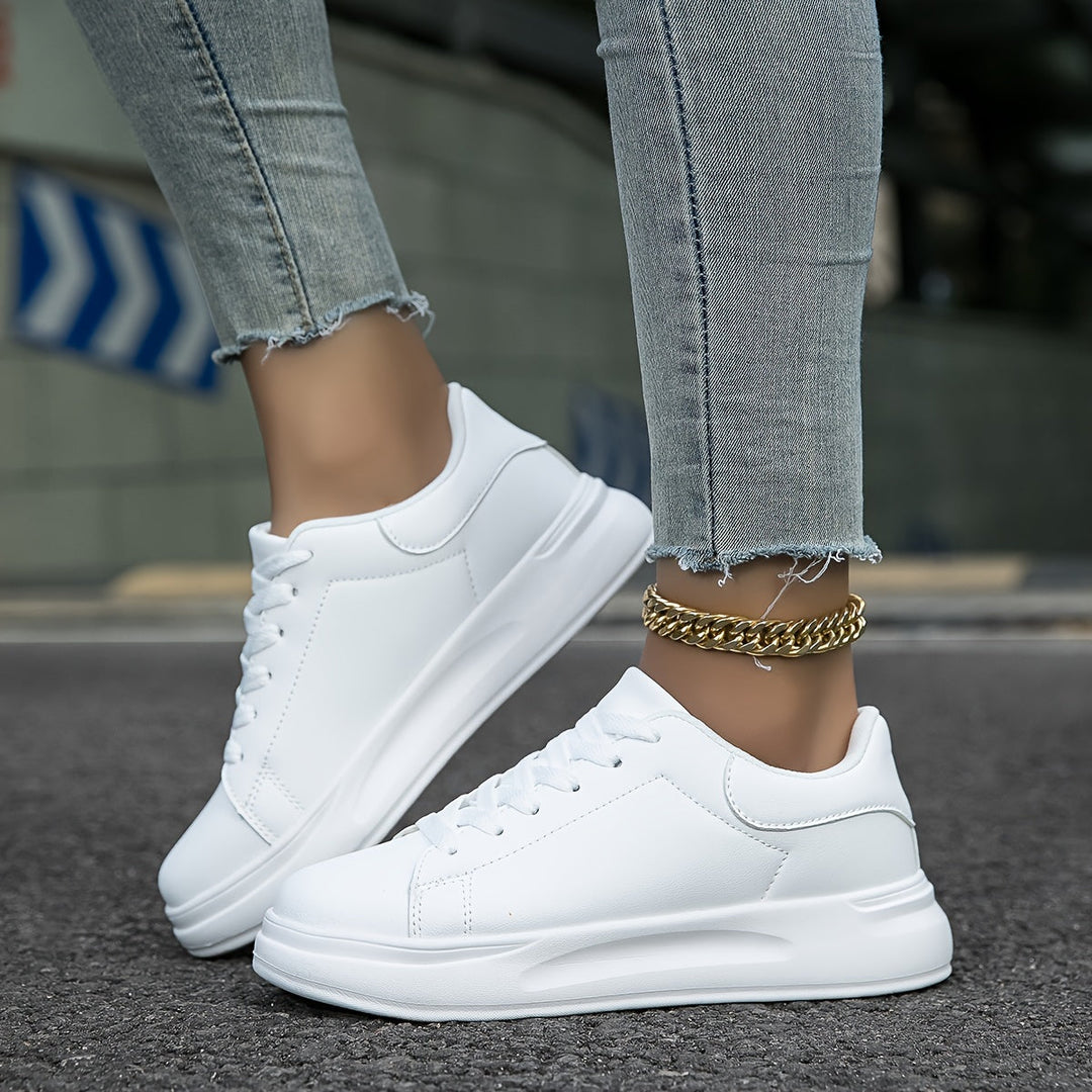 Trendy men's white minimalist sneakers, a core piece of street style and modern casual footwear.