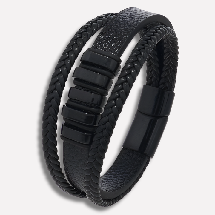Timeless men's fashion bracelet, a sophisticated modern accessory for gentlemen, enhancing everyday style.