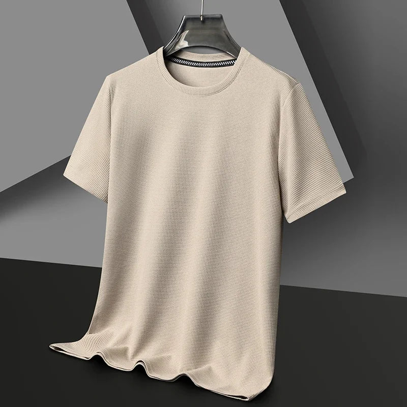 Breathable men's t-shirt with a classic crew neck and modern waffle texture